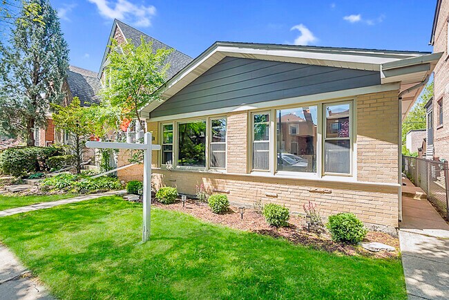 5848 N Drake Ave in Chicago, IL - Building Photo - Building Photo