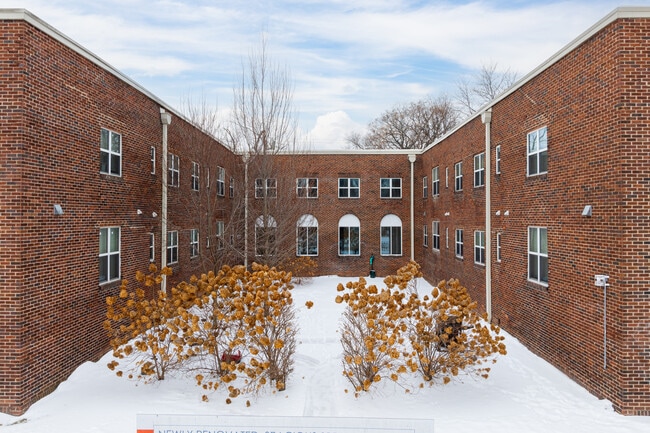 Ellis Apartments, LP in Indianapolis, IN - Foto de edificio - Building Photo