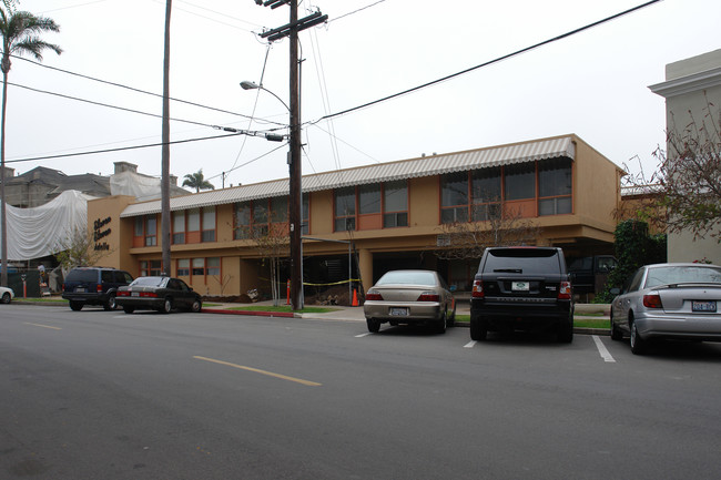 Eleven Eleven Adella in Coronado, CA - Foto de edificio - Building Photo