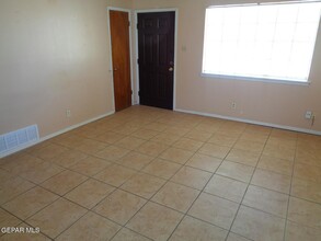 10528 Brisbane Way in El Paso, TX - Building Photo - Building Photo