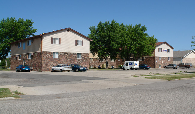 Bardaville Apartments in Lansing, MI - Building Photo - Building Photo