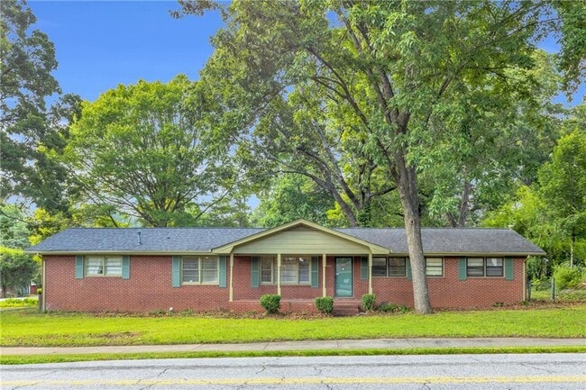 property at 1189 E Fayetteville Rd