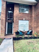 5739 Henniker Dr in Houston, TX - Foto de edificio - Building Photo