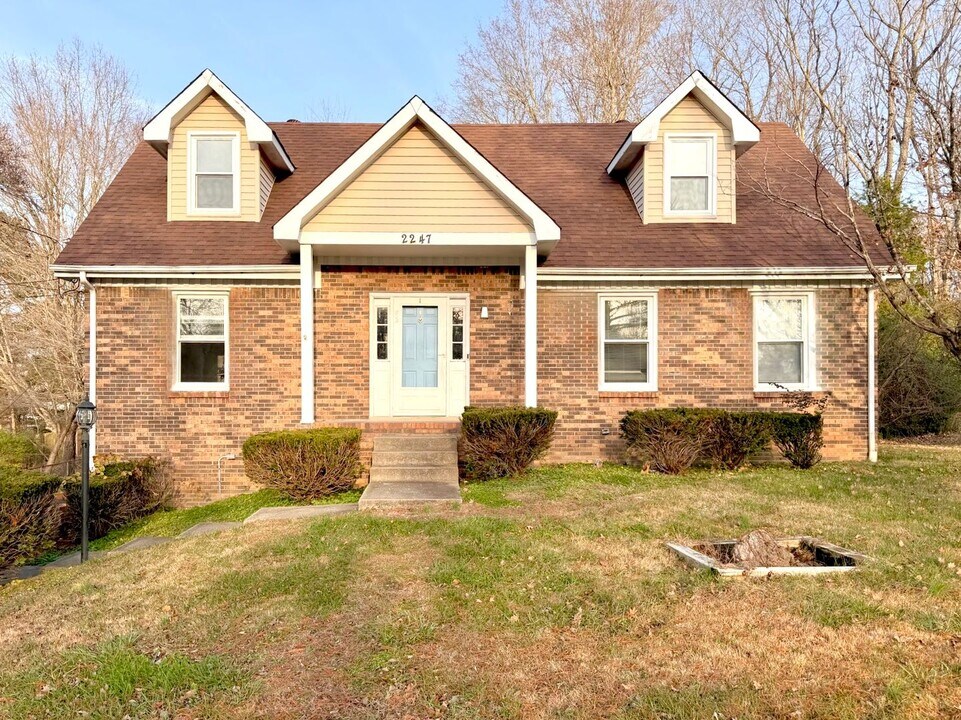 2247 Sweetbriar Dr in Clarksville, TN - Building Photo