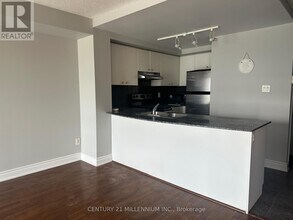 9-1009 George St N in Brampton, ON - Building Photo - Building Photo