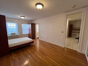 856 Massachusetts Ave, Unit 2 in Cambridge, MA - Foto de edificio - Building Photo