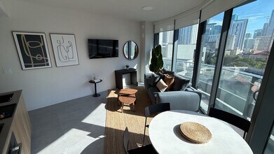 121 NE 5th St, Unit SI FL18-ID1505780P in Miami, FL - Foto de edificio - Building Photo