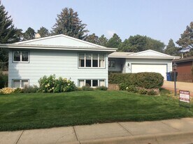 1031 12th Ave W in Dickinson, ND - Building Photo