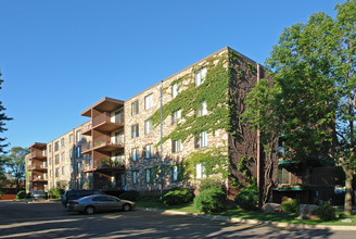 Rosewood West in Hopkins, MN - Foto de edificio - Building Photo