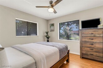 4800 SW 12th Pl in Cape Coral, FL - Foto de edificio - Building Photo