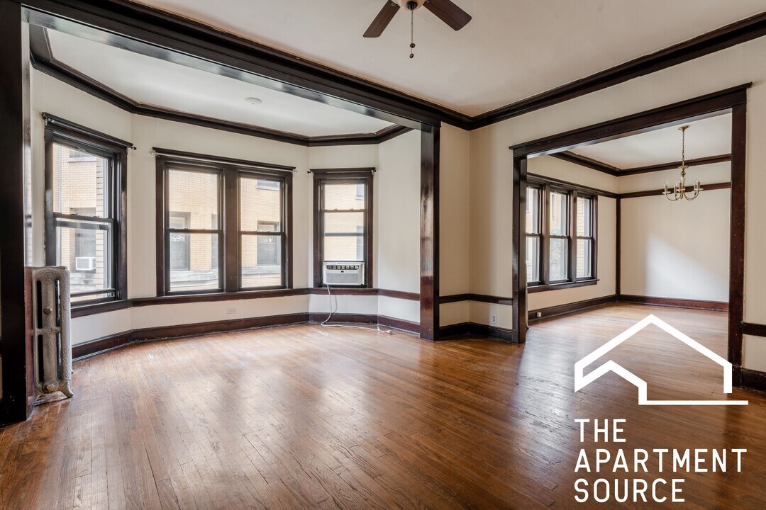 2428 N Sawyer Ave in Chicago, IL - Building Photo