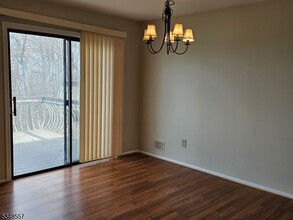 76 Continental Rd in Morris Plains, NJ - Foto de edificio - Building Photo