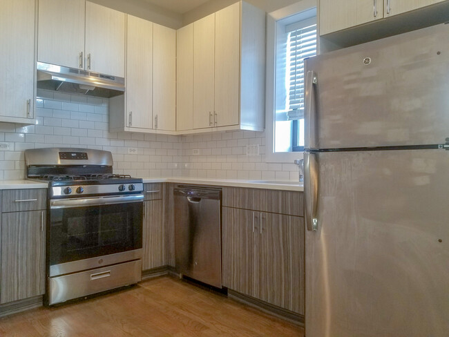 2620 N Rockwell St, Unit 3