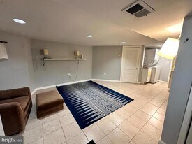 60 Q St NW in Washington, DC - Building Photo