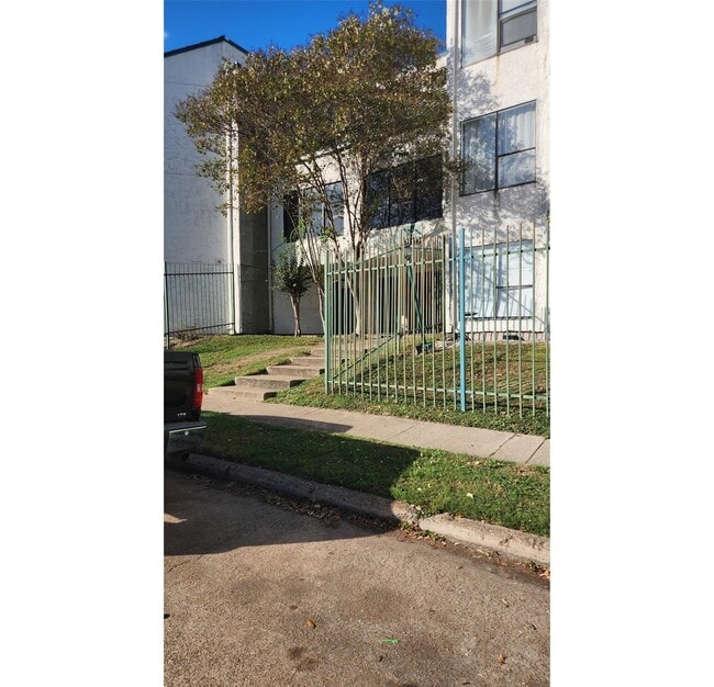 property at 2818 S Bartell Dr