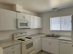 1100 Vine St in Paso Robles, CA - Building Photo - Building Photo