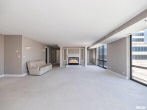123 SW Jefferson Ave in Peoria, IL - Building Photo - Building Photo