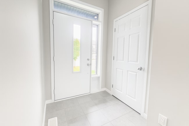 335 Nonius St in Kanata, ON - Building Photo - Building Photo