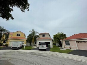 784 Chimney Rock Rd in Weston, FL - Foto de edificio - Building Photo