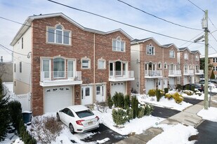 Secaucus Commons in Secaucus, NJ - Building Photo