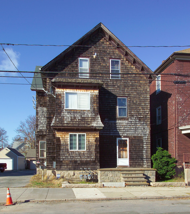 20 Grove St in Fall River, MA - Foto de edificio - Building Photo