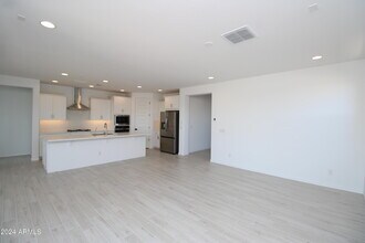 8725 W Medlock Dr in Glendale, AZ - Building Photo - Building Photo