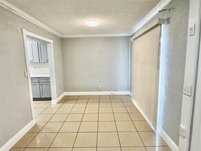 7951 SW 6th St in North Lauderdale, FL - Foto de edificio - Building Photo