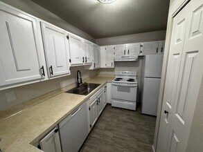 500 N NATIONAL Ave in Bremerton, WA - Building Photo - Building Photo