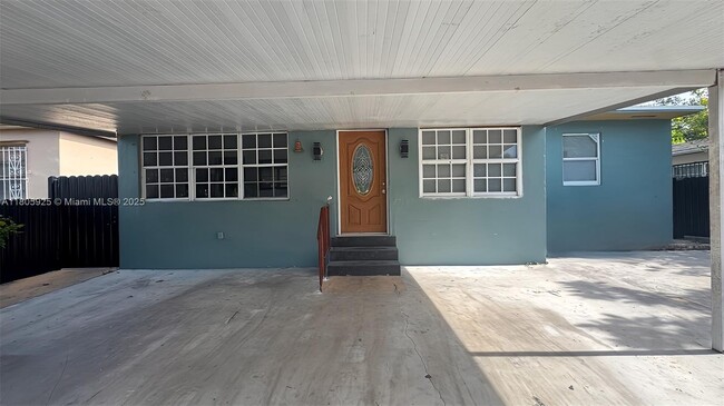 2731 NW 100th St in Miami, FL - Building Photo - Building Photo