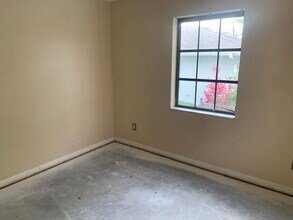 222 SE 44th Terrace in Cape Coral, FL - Foto de edificio - Building Photo