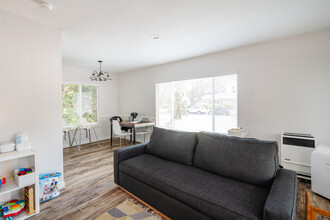 2592 Armacost Ave in Los Angeles, CA - Building Photo - Interior Photo