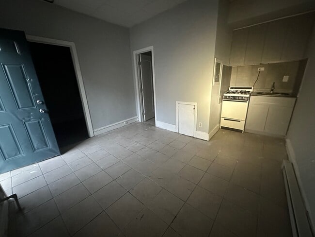 1521 Wakeling St, Unit 1R in Philadelphia, PA - Building Photo - Building Photo