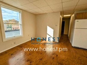 17 Mechanic St in Gardiner, ME - Building Photo - Building Photo