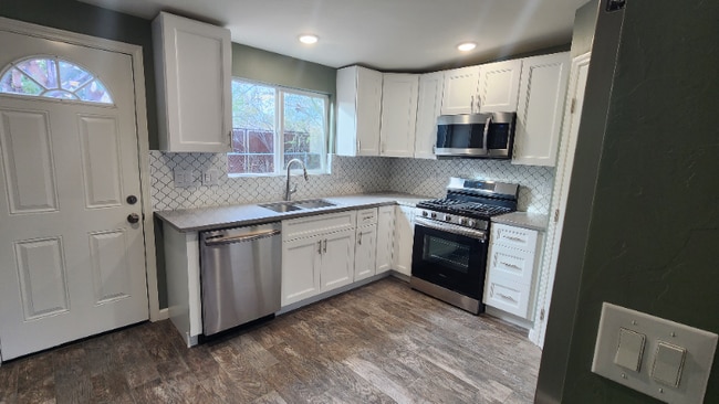 3438 E Monte Vista Dr