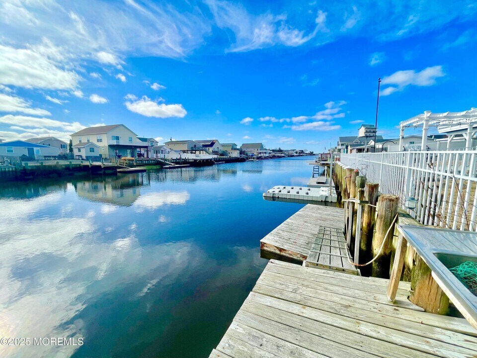 3 W Potomac Dr in Little Egg Harbor Township, NJ - Building Photo