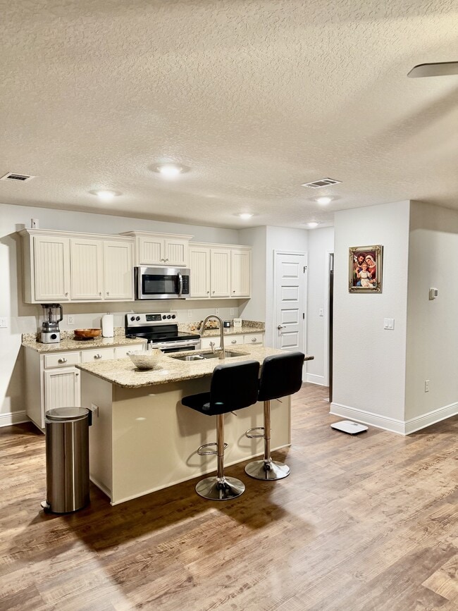 211 Baycliff Dr in Crestview, FL - Building Photo - Building Photo