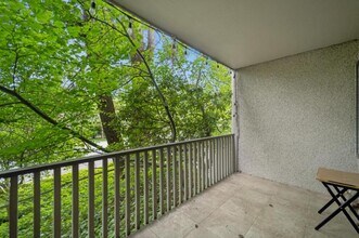 9901 NE 4th St in Bellevue, WA - Building Photo - Building Photo