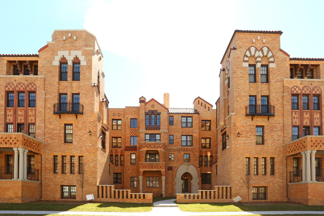 Coronado Square in Detroit, MI - Foto de edificio