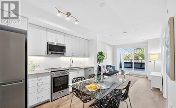 700 Sheppard Ave W in Toronto, ON - Building Photo - Building Photo