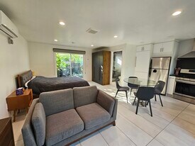 11852 Menlo Ave in Los Angeles, CA - Building Photo