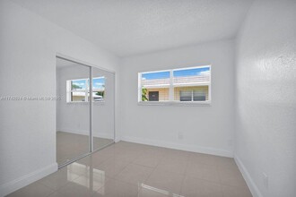 677 Kathy Ct in Margate, FL - Building Photo - Building Photo