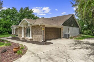 2120 Lakebreeze Way in Deltona, FL - Building Photo - Building Photo