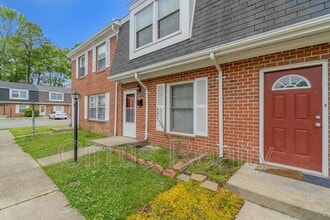 358 Susan Constant Dr in Newport News, VA - Building Photo - Building Photo
