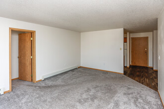 Wheatland Place Apartments in Fargo, ND - Foto de edificio - Interior Photo