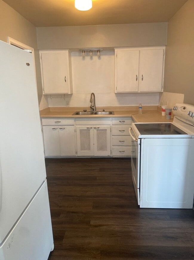 1304 Bertch Ave in Waterloo, IA - Building Photo - Building Photo