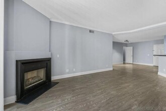 12372 Carmel Country Rd, Unit 202 in San Diego, CA - Foto de edificio - Building Photo