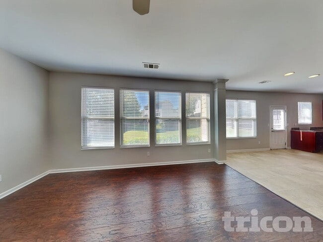 5517 Village Trace in Union City, GA - Foto de edificio - Building Photo