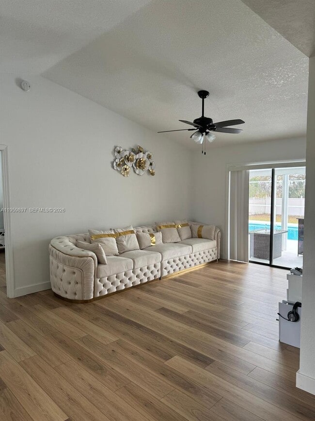 2359 Kings Crest Rd in Kissimmee, FL - Building Photo - Building Photo