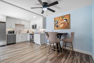 3211 Gardens E Dr in Palm Beach Gardens, FL - Building Photo - Building Photo