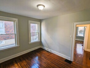 4226 W 8th St-Unit -4226-1 in Cincinnati, OH - Building Photo - Building Photo